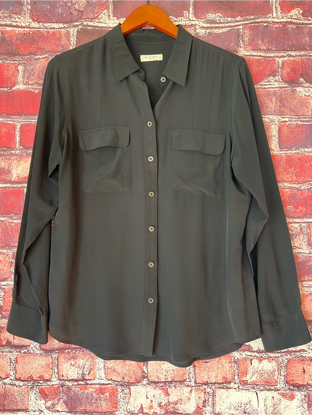 Equipment Slim Signature Black 100% Silk Button Up Blouse Size Large